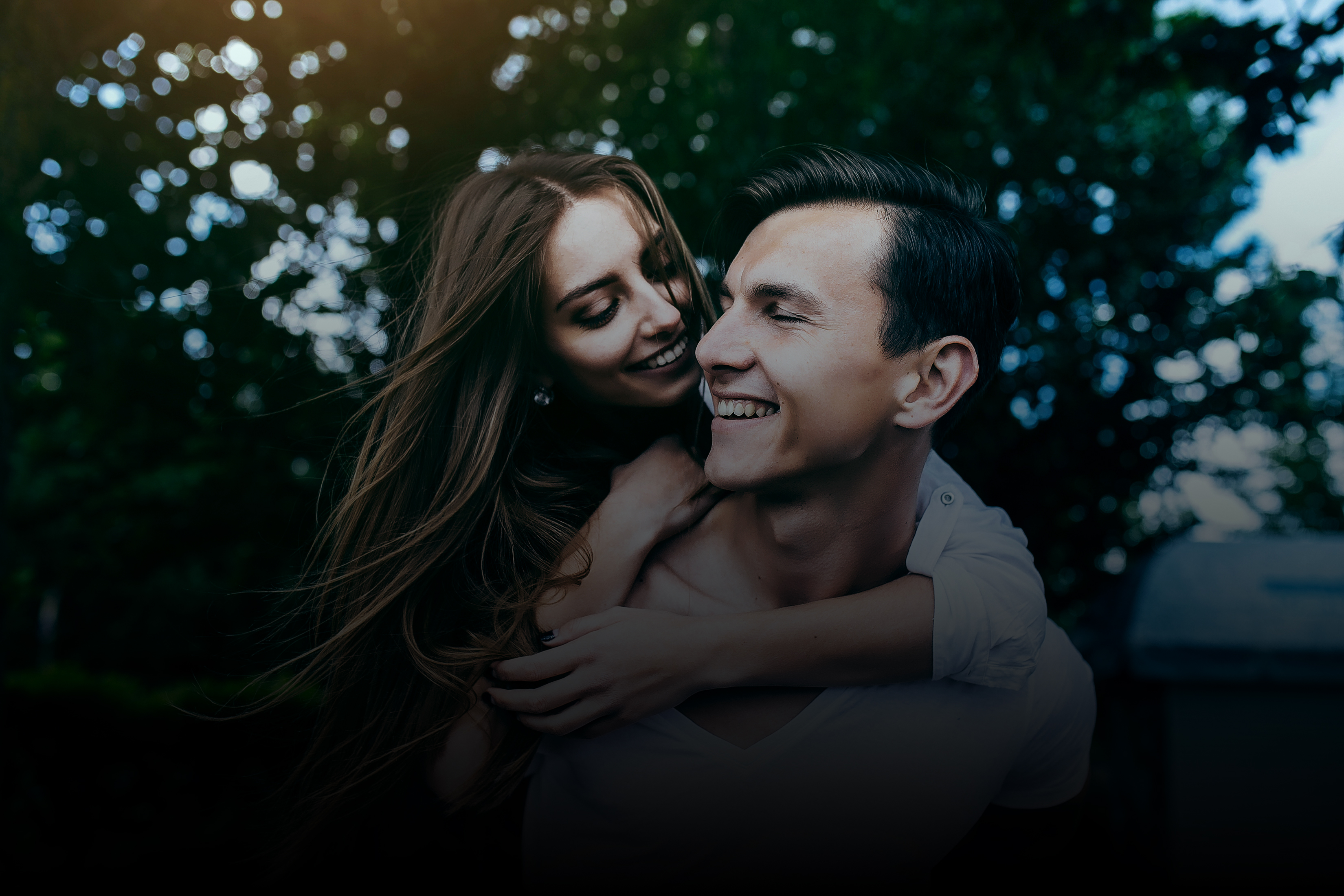 young-man-carries-his-girlfriend-his-back-park-2
